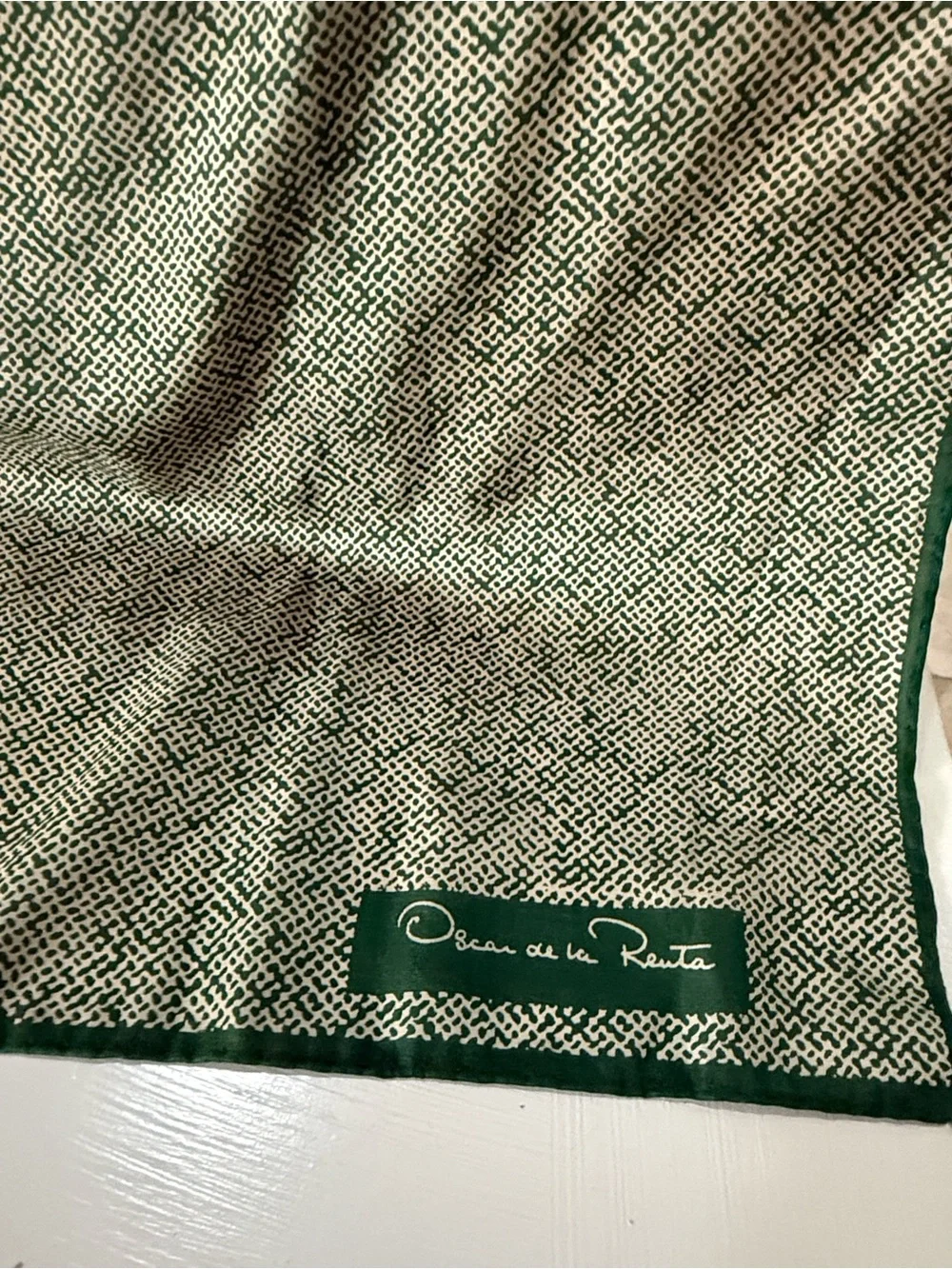 Oscar De La Renta Vintage 1960’s Green Patterned Silk Scarf 🧣 22” by 23”